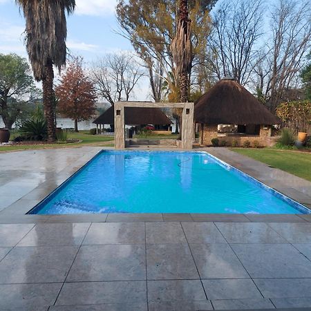 Lalamanzi River Lodge Vanderbijlpark Extérieur photo