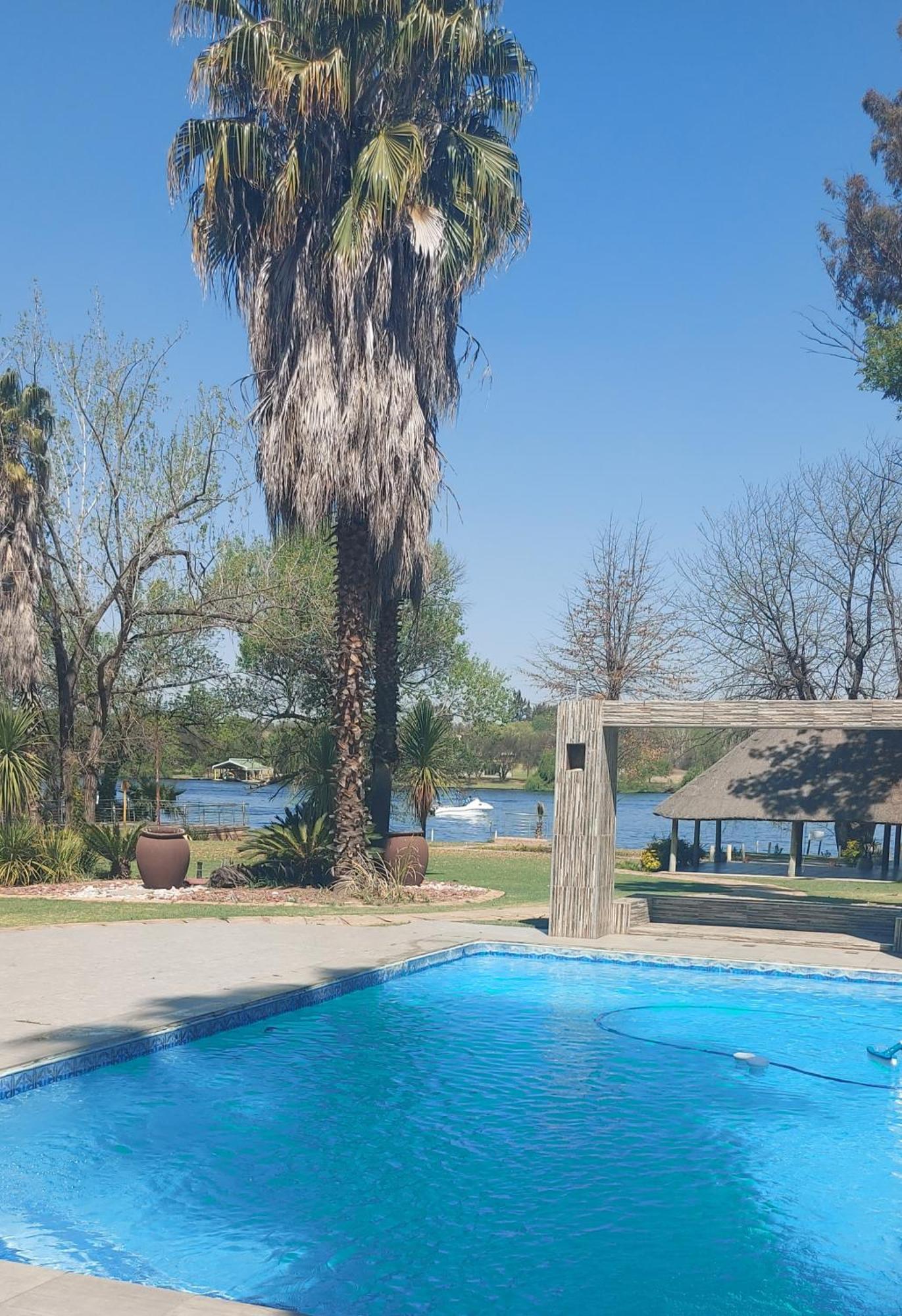 Lalamanzi River Lodge Vanderbijlpark Extérieur photo