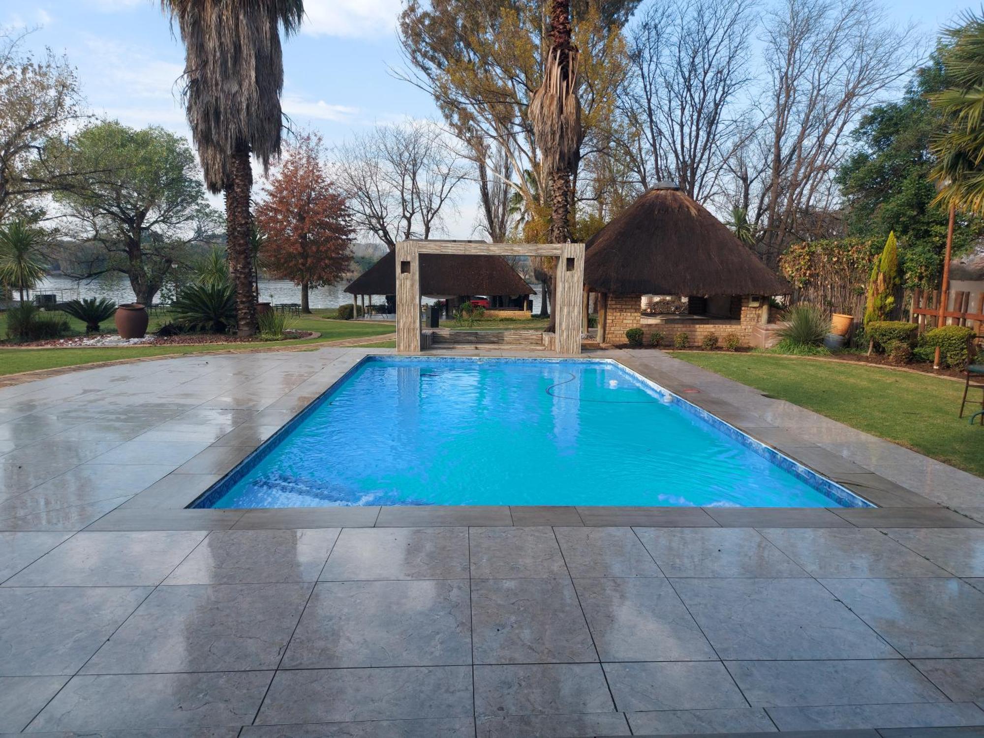 Lalamanzi River Lodge Vanderbijlpark Extérieur photo